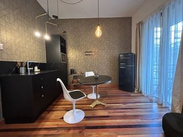 Casa en Venta en Edificio completo de 3 pisos. 6 departamentos y local comercial. Santo Domingo/Miraflores. Metro Bellas Artes