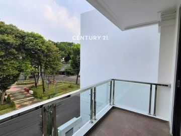 Rumah Baru Dengan Kolam Renang Di Bintaro Jaya 10816