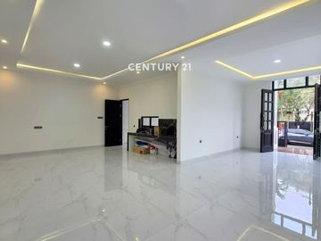 Rumah Baru Dengan Kolam Renang Di Bintaro Jaya 10816