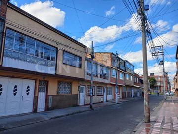 CASA EN VENTA EN EL BARRIO SANTA LUCIA  EXCELENTE PARA BODEGA O INDUSTRIA