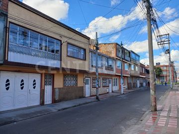 CASA EN VENTA EN EL BARRIO SANTA LUCIA  EXCELENTE PARA BODEGA O INDUSTRIA