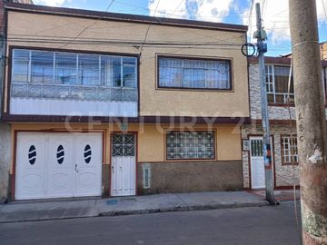 CASA EN VENTA EN EL BARRIO SANTA LUCIA  EXCELENTE PARA BODEGA O INDUSTRIA