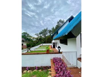 SE VENDE HERMOSA CASA EN ALTOS DE CERRO AZUL $195,000