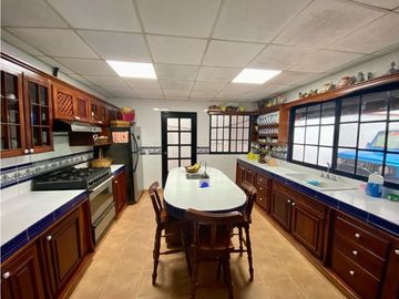 SE VENDE HERMOSA CASA EN ALTOS DE CERRO AZUL $195,000