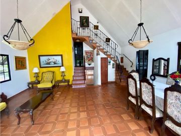 SE VENDE HERMOSA CASA EN ALTOS DE CERRO AZUL $195,000