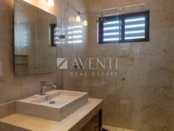 Casa en Venta, Los Canales, Puerto Cancún, Cancún