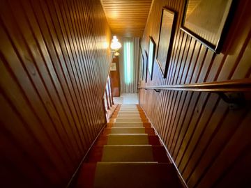 Chalet de 5 o más AMBIENTES ubicada a 150 metros de la Avenida Hipólito Yrigoyen.