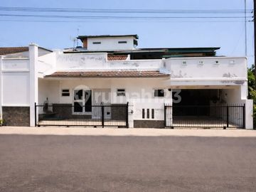 Rumah di Pusat Kota Dekat Pacific Mall