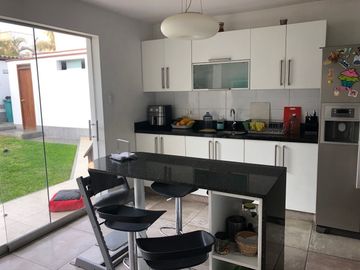 LINDA CASA EN VENTA CON 5 DORMITORIOS EN CHACARILLA