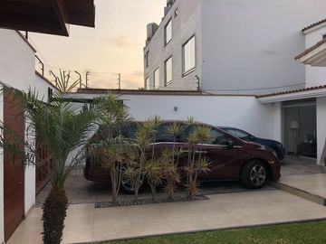 LINDA CASA EN VENTA CON 5 DORMITORIOS EN CHACARILLA