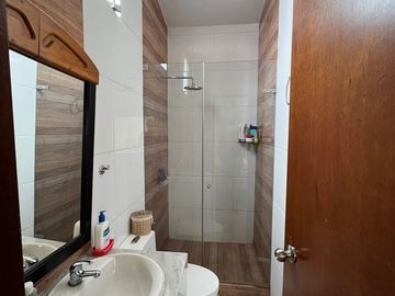 LINDA CASA EN VENTA CON 5 DORMITORIOS EN CHACARILLA