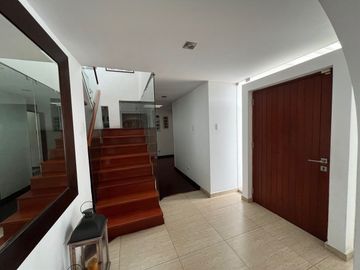 LINDA CASA EN VENTA CON 5 DORMITORIOS EN CHACARILLA