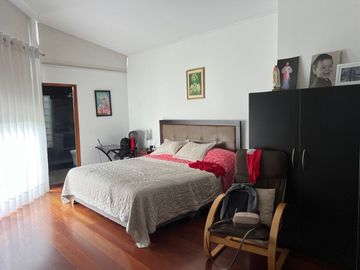 LINDA CASA EN VENTA CON 5 DORMITORIOS EN CHACARILLA
