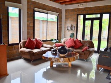 En renta hermosa casa por mes.