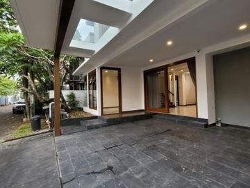EXCLUSIVE Rumah Bersih with Swimming Pool di Maleo sektor 9 6569-GB 0811111----