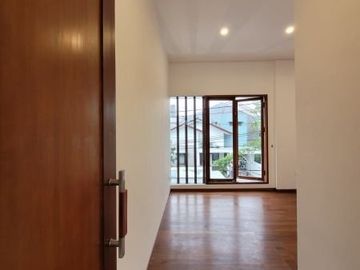 EXCLUSIVE Rumah Bersih with Swimming Pool di Maleo sektor 9 6569-GB 0811111----