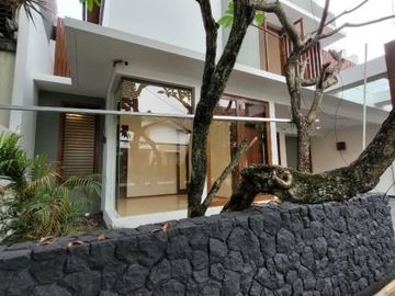 EXCLUSIVE Rumah Bersih with Swimming Pool di Maleo sektor 9 6569-GB 0811111----