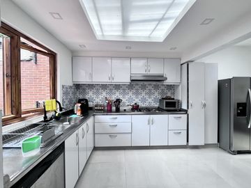casa en venta en santa ana-usaquén. Cod V8408233
