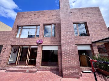 casa en venta en santa ana-usaquén. Cod V8408233