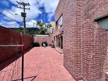 casa en venta en santa ana-usaquén. Cod V8408233