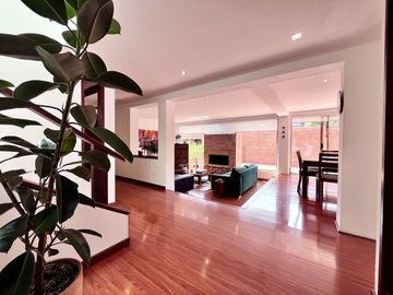 casa en venta en santa ana-usaquén. Cod V8408233