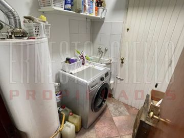 VENTA HERMOSA CASA 5AMB EN QUILMES CENTRO CON PATIO, TERRAZA, PLAYROOM Y COCHERA PARA DOS AUTOS.