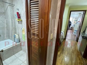 VENTA HERMOSA CASA 5AMB EN QUILMES CENTRO CON PATIO, TERRAZA, PLAYROOM Y COCHERA PARA DOS AUTOS.