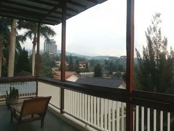 Dijual Rumah/VillaMewah Full Furnish View City, Dago Resort Pakar