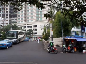 Rumah Posisi SUPER STRATEGIS dan SUPER MENGUNTUNGKAN di Pinggir Jalan Raya!