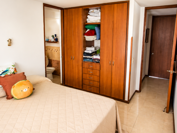 Se vende amplio apartamento en Cañaveral
Área 114m²
Estrato 4

Vista exterior Ubicado en un excelent