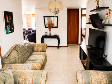 Se vende amplio apartamento en Cañaveral
Área 114m²
Estrato 4

Vista exterior Ubicado en un excelent