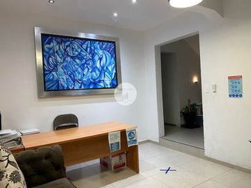 CASA CON USO DE SUELO EN GUADALUPE INN