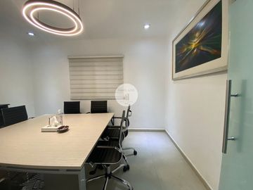 CASA CON USO DE SUELO EN GUADALUPE INN