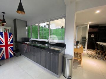 CASA CON USO DE SUELO EN GUADALUPE INN