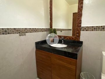 CASA CON USO DE SUELO EN GUADALUPE INN