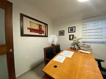CASA CON USO DE SUELO EN GUADALUPE INN
