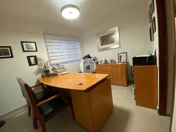 CASA CON USO DE SUELO EN GUADALUPE INN