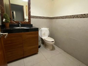 CASA CON USO DE SUELO EN GUADALUPE INN