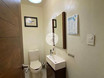 CASA CON USO DE SUELO EN GUADALUPE INN