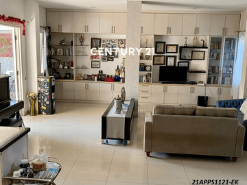 Dijual Rumah Dengan Halaman Belakang Luas Di Kebayoran Heights