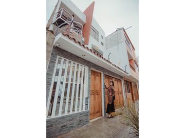 VENDO CASA DE 3 PISOS URB. SAN ISIDRO - TRUJILLO CERCA AL MALL
