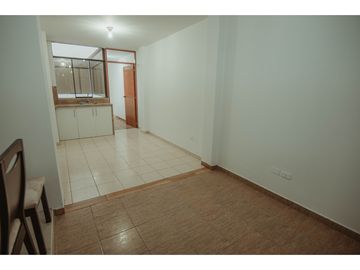 VENDO CASA DE 3 PISOS URB. SAN ISIDRO - TRUJILLO CERCA AL MALL