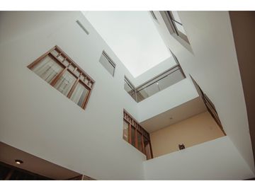 VENDO CASA DE 3 PISOS URB. SAN ISIDRO - TRUJILLO CERCA AL MALL