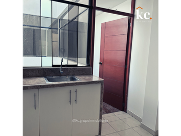 VENDO CASA DE 3 PISOS URB. SAN ISIDRO - TRUJILLO CERCA AL MALL