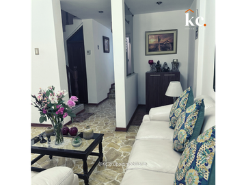 VENDO CASA DE 3 PISOS URB. SAN ISIDRO - TRUJILLO CERCA AL MALL