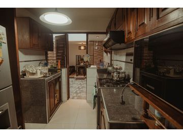 VENDO CASA DE 3 PISOS URB. SAN ISIDRO - TRUJILLO CERCA AL MALL