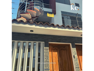VENDO CASA DE 3 PISOS URB. SAN ISIDRO - TRUJILLO CERCA AL MALL