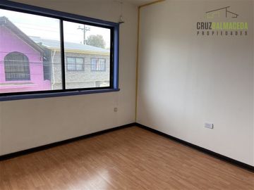 Casa en Venta en Amplia Casa (4 niveles) con loc. comerciales en centro de Calbuco