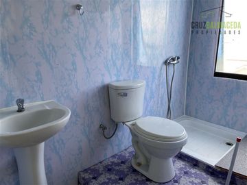 Casa en Venta en Amplia Casa (4 niveles) con loc. comerciales en centro de Calbuco