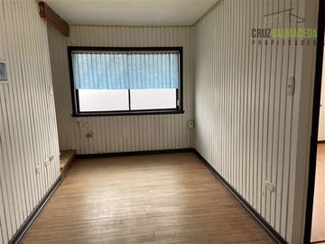 Casa en Venta en Amplia Casa (4 niveles) con loc. comerciales en centro de Calbuco